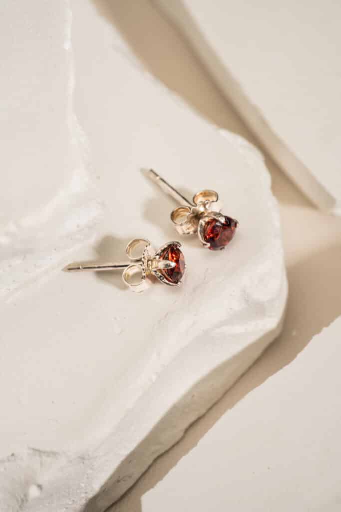 Bông Tai 3 Cánh Garnet bạc S925 Opalina