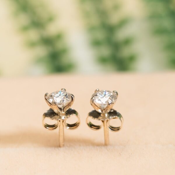 Bông Tai Nụ 3 Cánh Moissanite Trắng 4 Li – Bạc S925