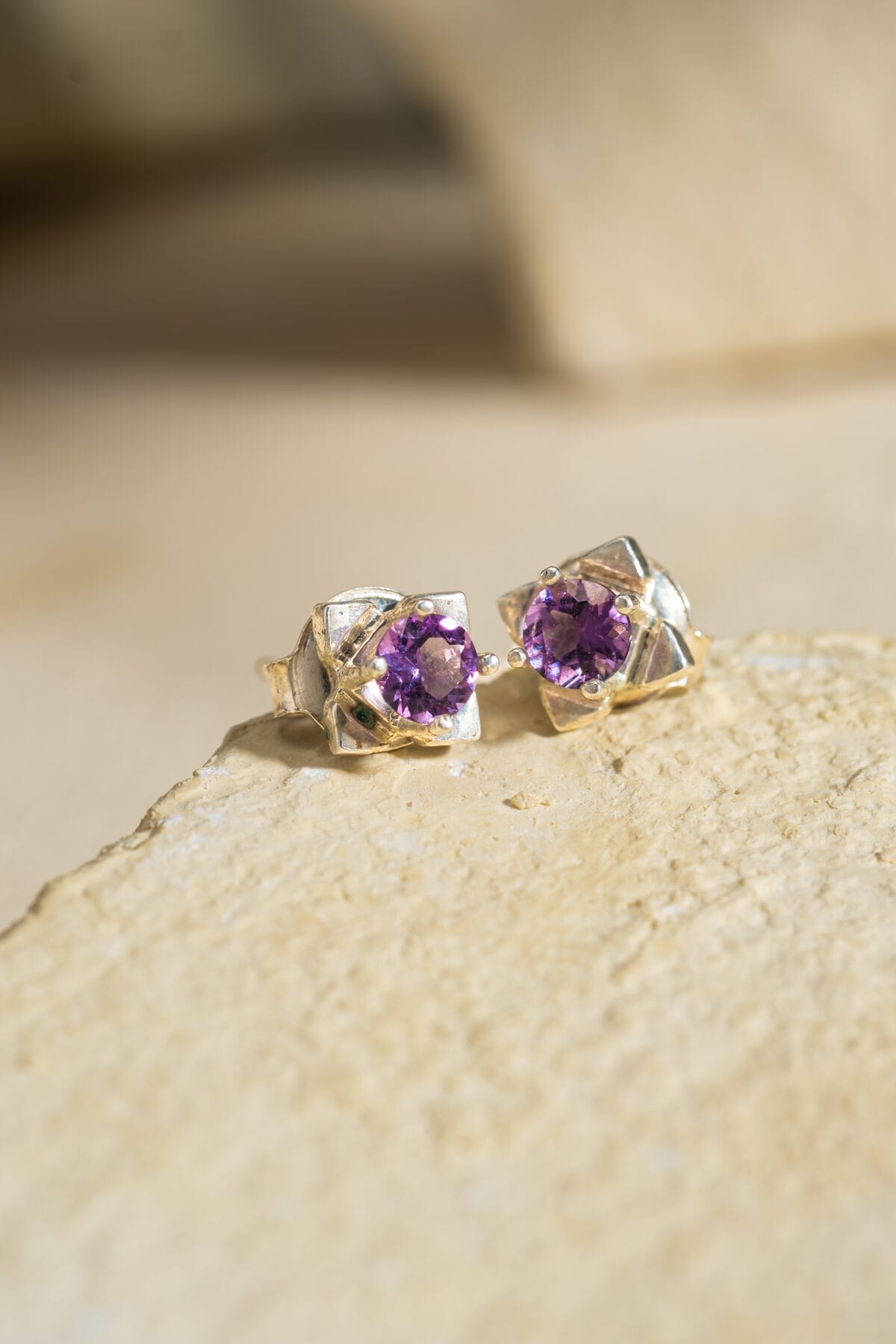 Bông tai nụ 4 cánh hoa Amethyst thiên nhiên 4 li bạc S925 Opalina