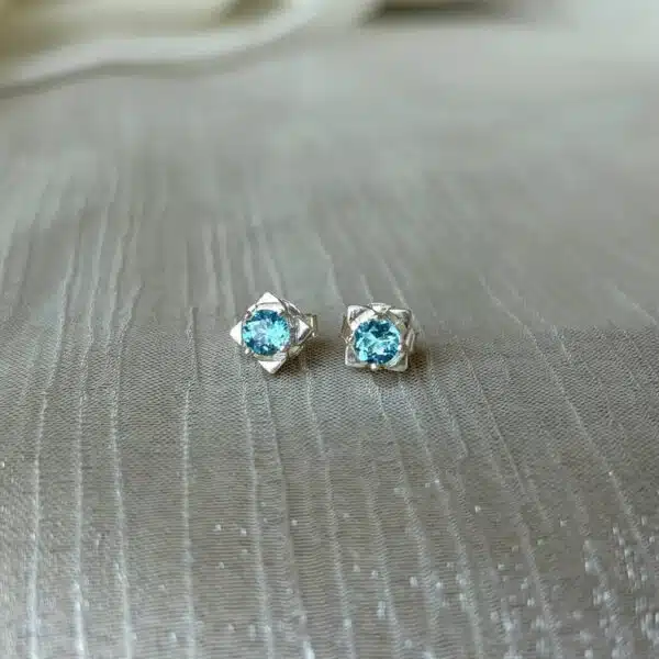 Bông Tai Nụ 4 Cánh Hoa Mini Topaz Thiên Nhiên 4 Li – Bạc S925 Xi Bạch Kim