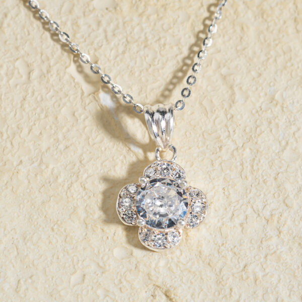 Mặt Dây Cỏ Bốn Lá Moissanite Trắng bạc S925 Opalina