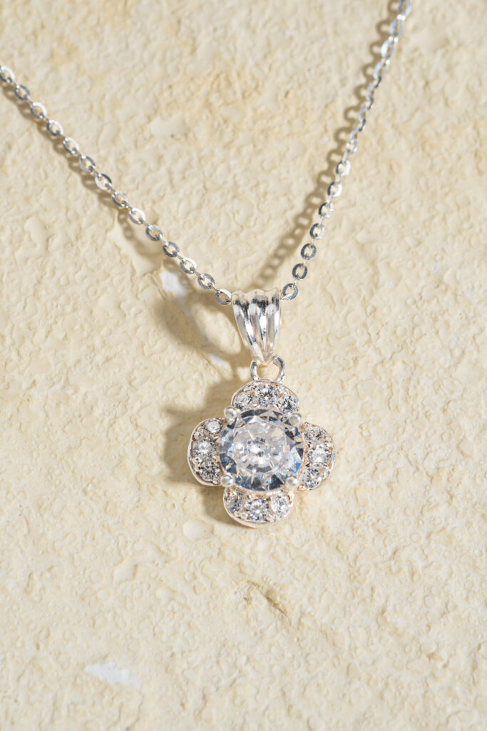 Mặt Dây Cỏ Bốn Lá Moissanite Trắng bạc S925 Opalina