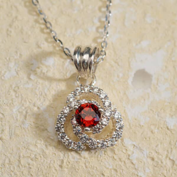 Mặt Dây 3 Cánh Hoa Garnet Thiên Nhiên 4 Li – Bạc S925 Viền Đá CZ