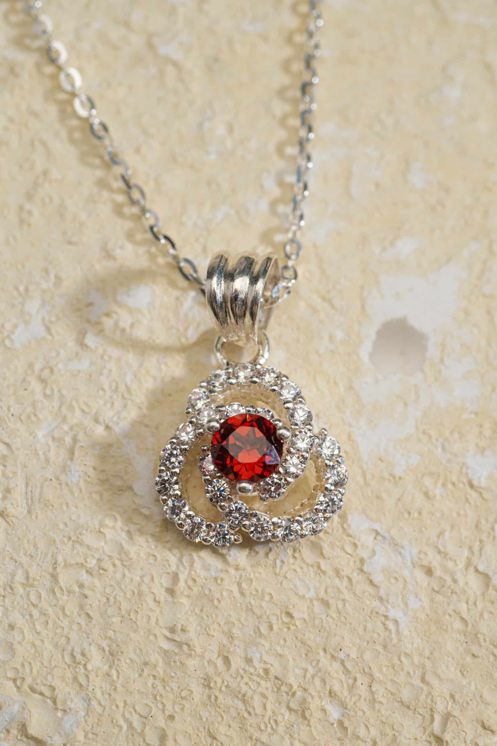 OPL-PF-GAR-4-scaled-1.jpg Mặt Dây 3 Cánh Hoa Garnet Thiên Nhiên 4 Li – Bạc S925 Viền Đá CZ - Ảnh 1